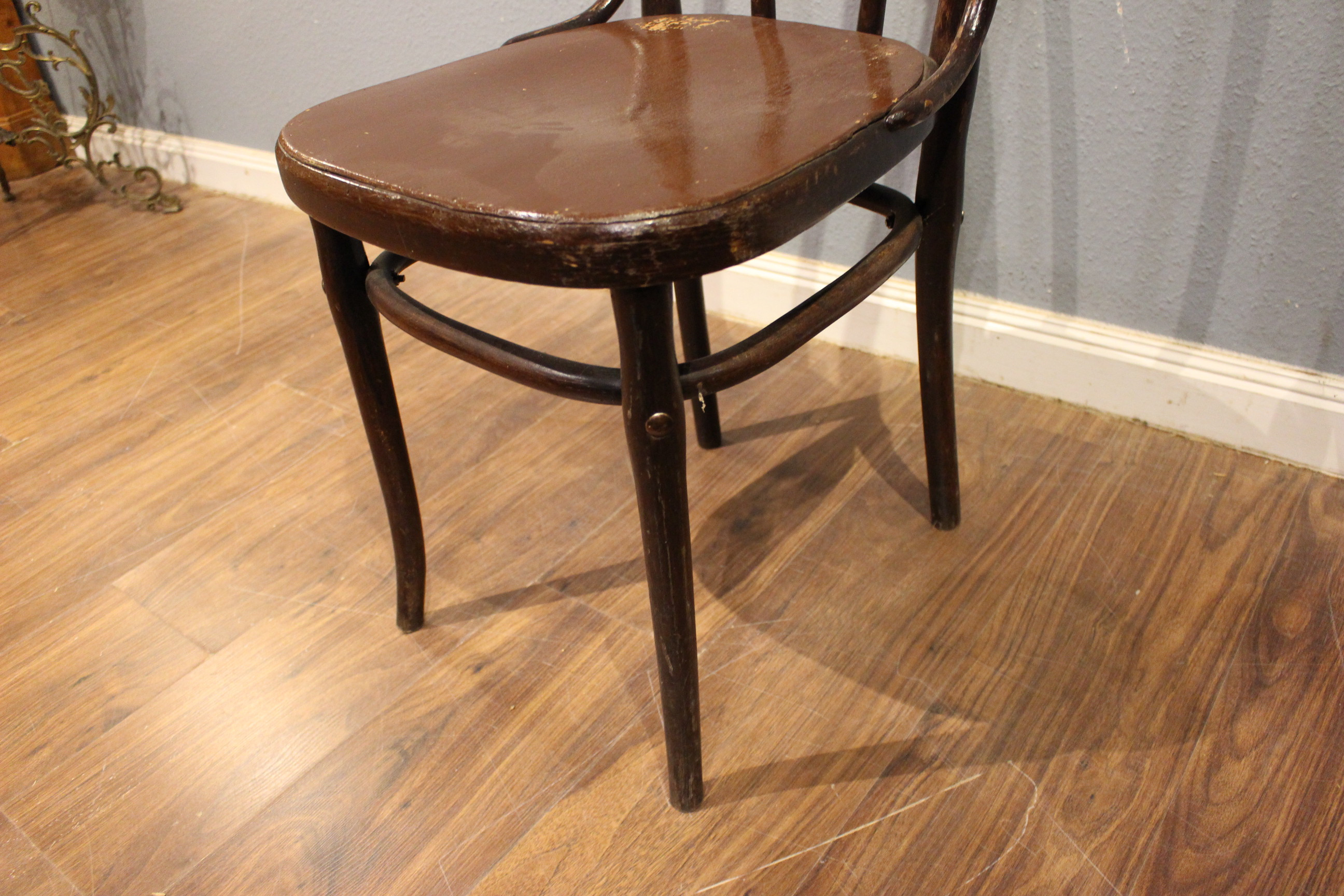  13 original Thonet Stühle, Kneipenstühle (Art.-Nr. 03995)