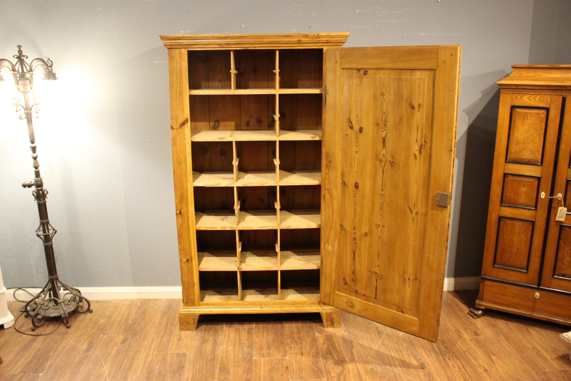  Fächerschrank eintürig, Spätbiedermeier (Art.-Nr. 05136)