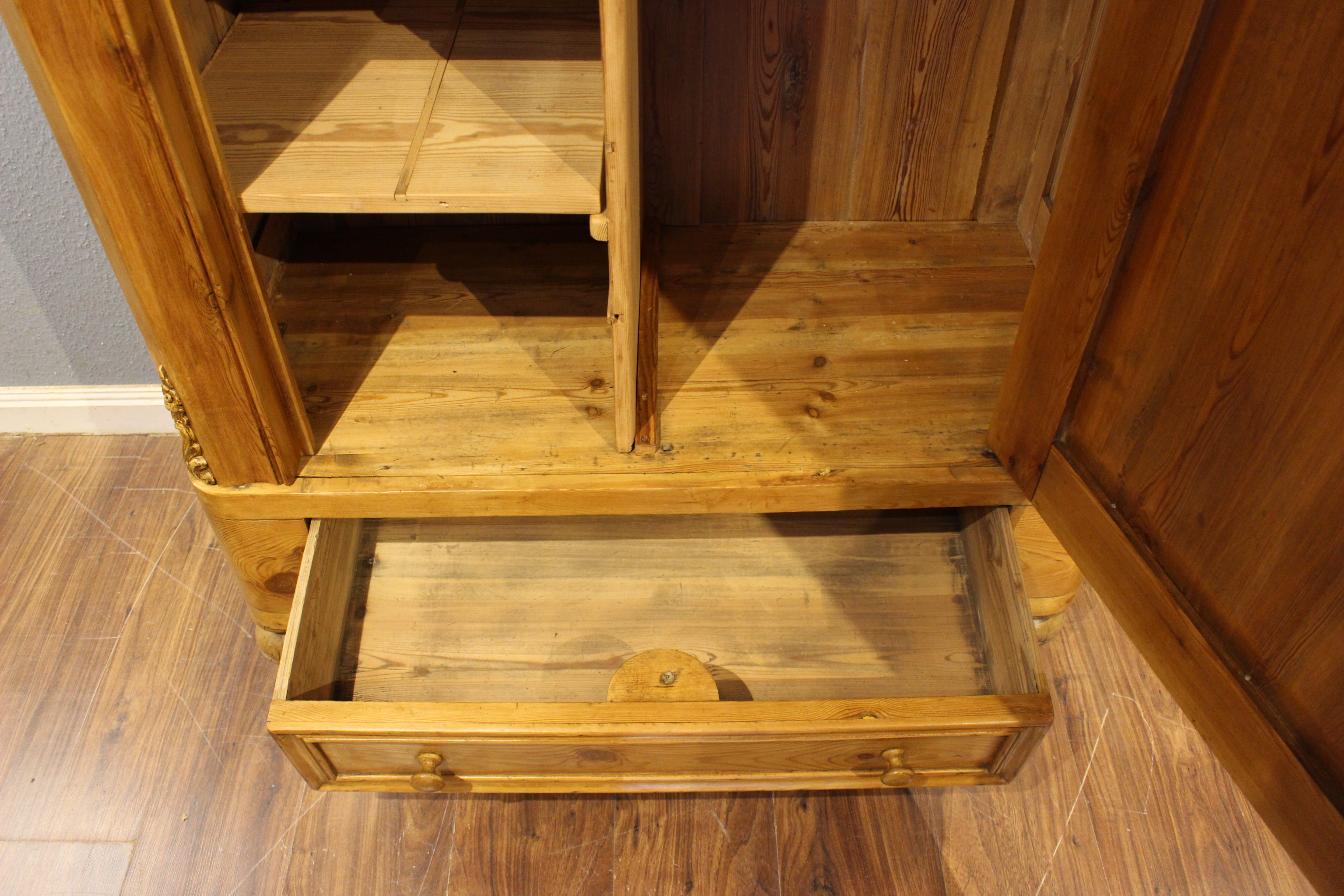  Alter Kleiderschrank, Bauernschrank in Kiefer antik, eintürig (Art.-Nr. 05118)