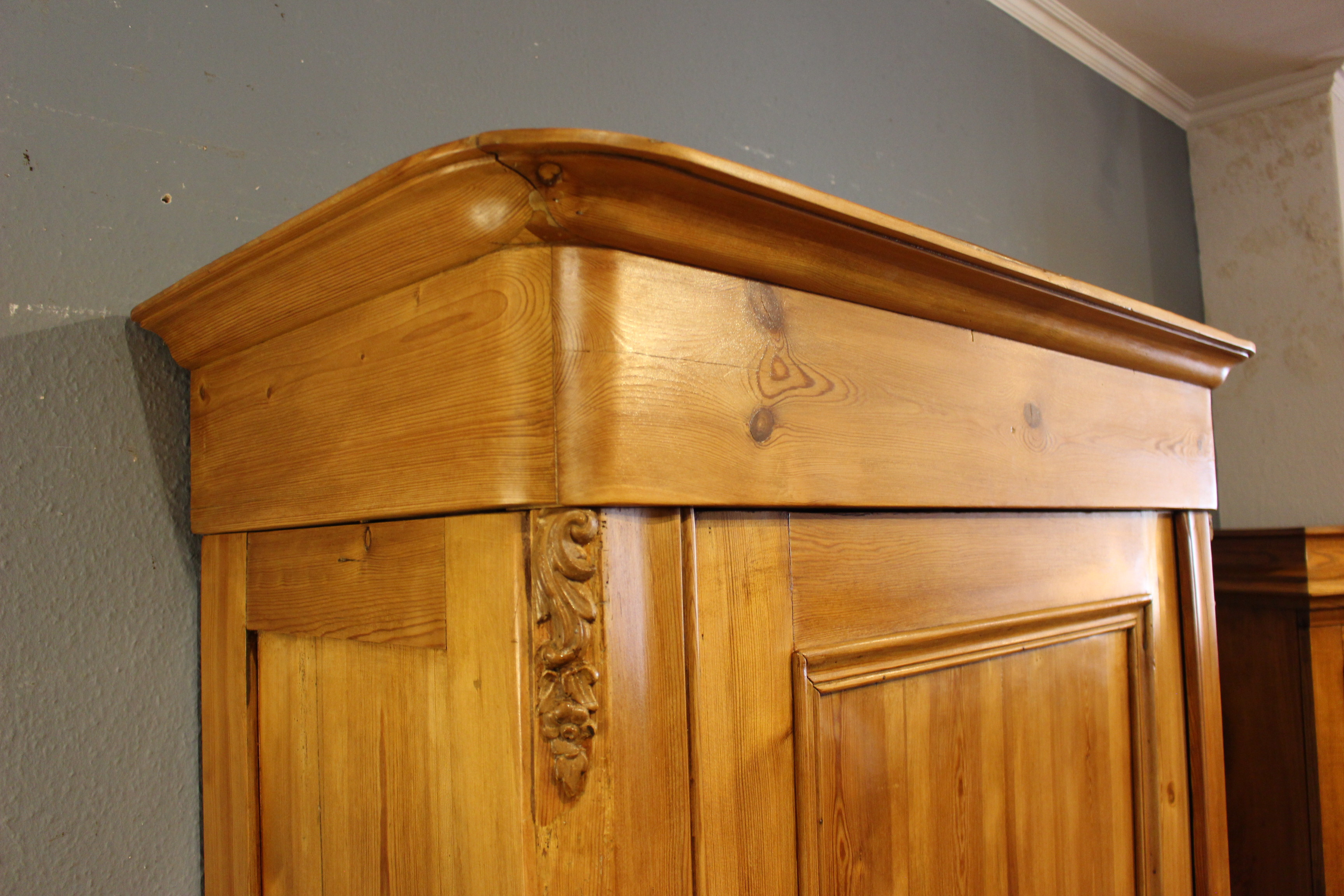  Alter Kleiderschrank, Bauernschrank in Kiefer antik, eintürig (Art.-Nr. 05118)