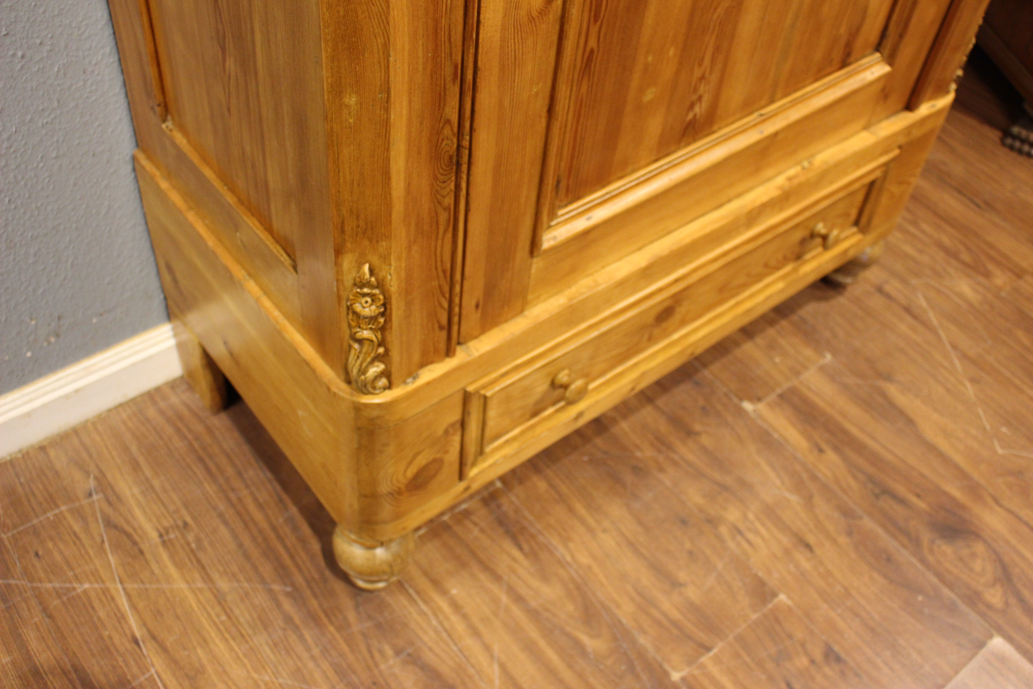  Alter Kleiderschrank, Bauernschrank in Kiefer antik, eintürig (Art.-Nr. 05118)