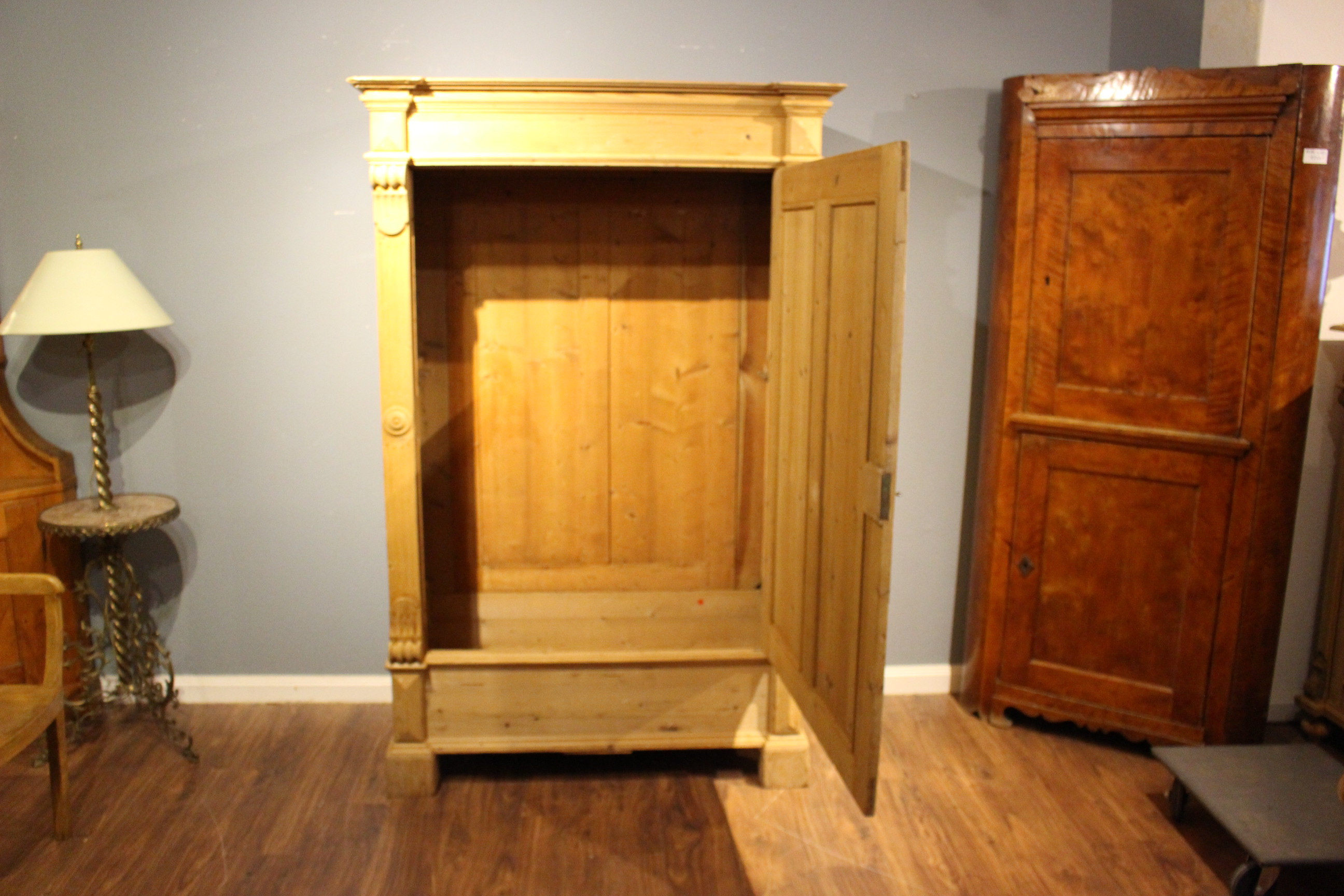  Alter Kleiderschrank,Gründerzeitstil in Kiefer antik, eintürig (Art.-Nr. 04249)