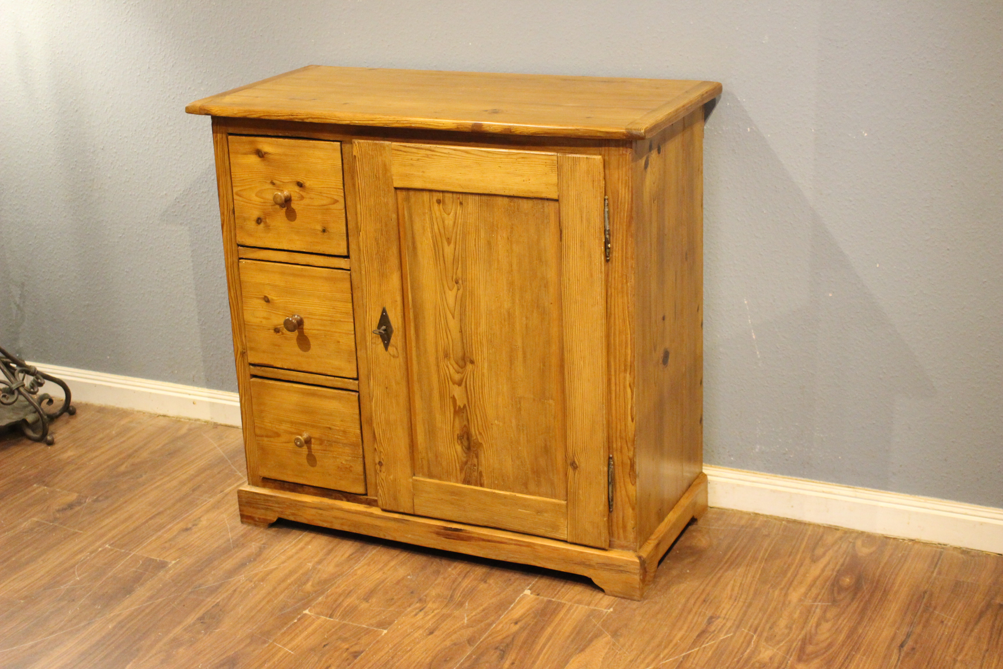 Antiker Unterschrank Sideboard