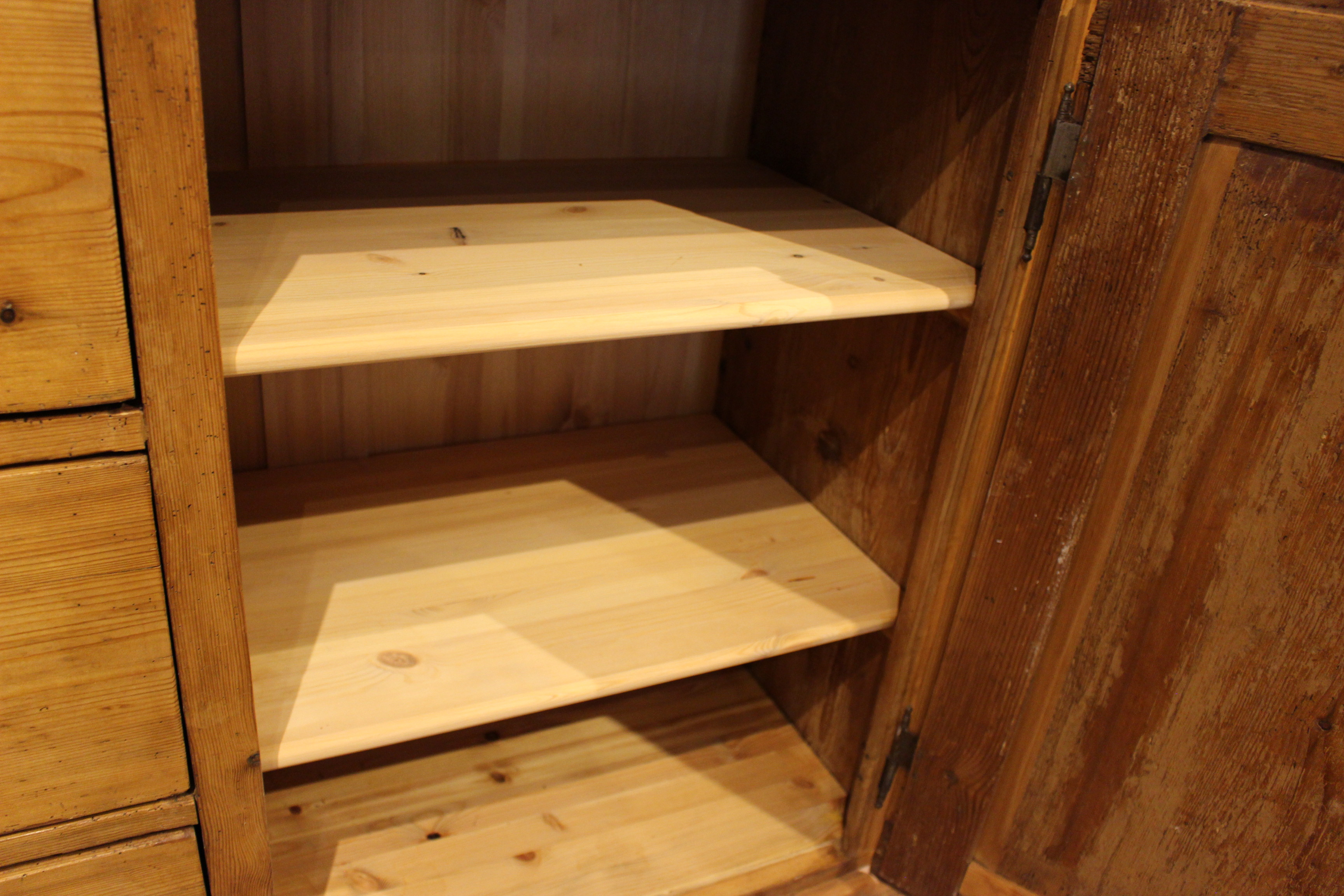  Alter Vorratsschrank klein (Art.-Nr. 05123)