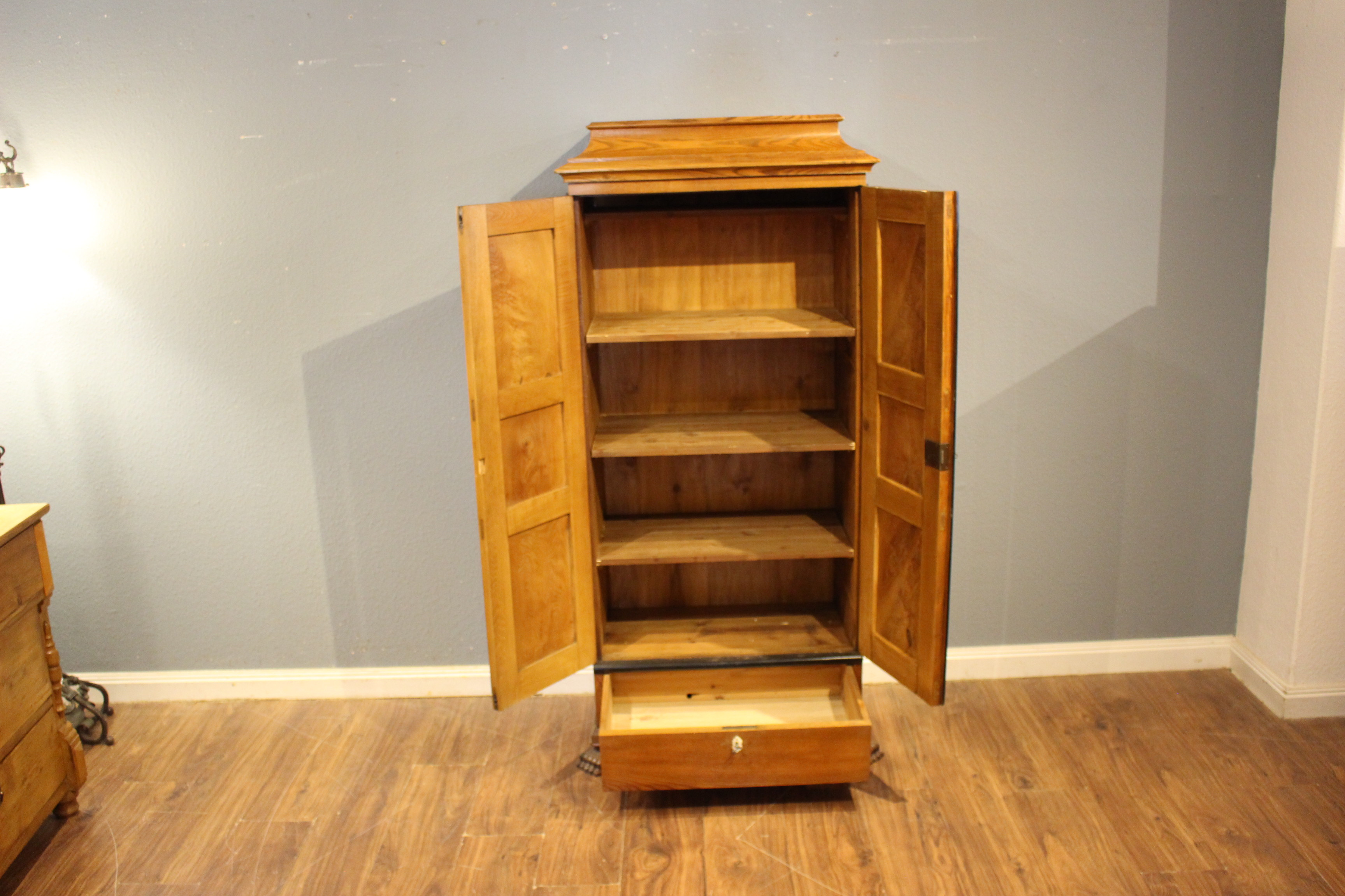  Antiker dänischer Silberschrank mit Kopenhagenkopf (Art.-Nr. 05119)