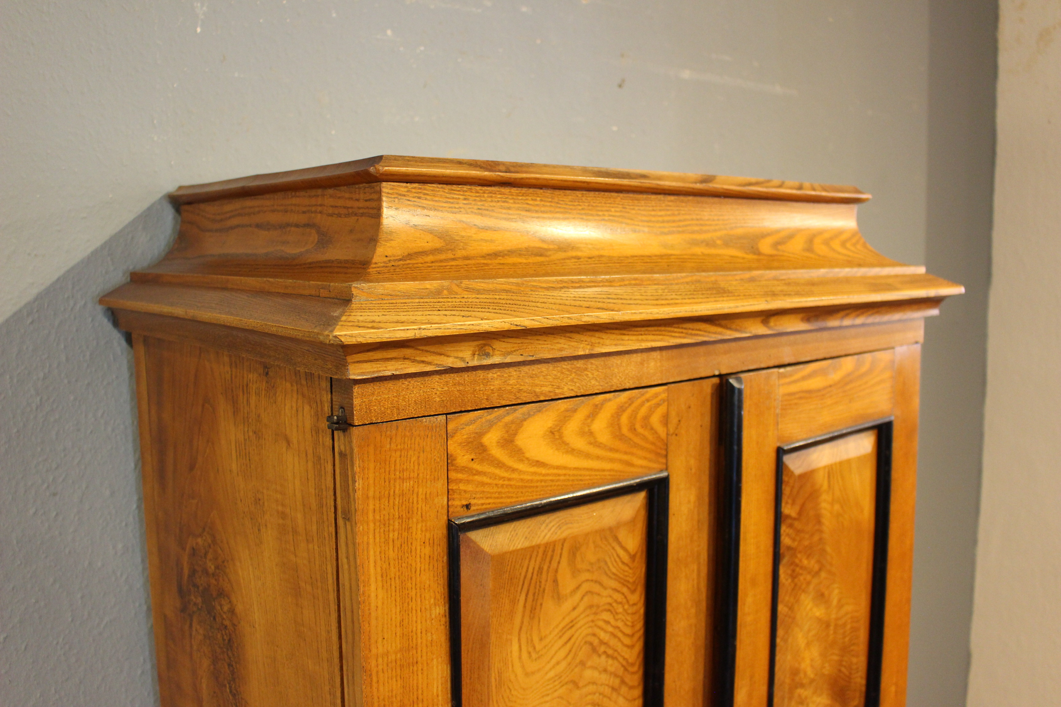  Antiker dänischer Silberschrank mit Kopenhagenkopf (Art.-Nr. 05119)