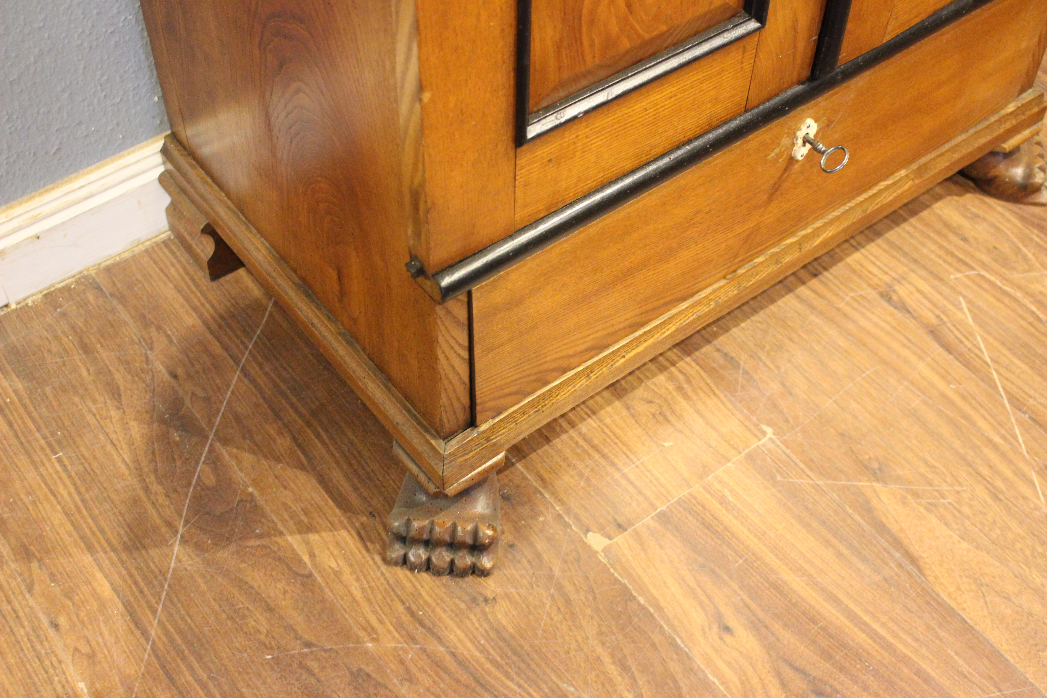  Antiker dänischer Silberschrank mit Kopenhagenkopf (Art.-Nr. 05119)