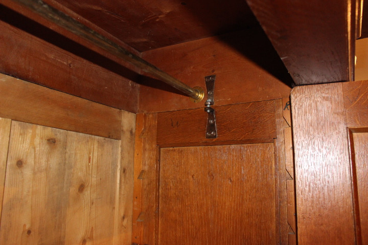  antiker Eichenschrank mit Schubladen und Regalen, Gründerzeit. (Art.-Nr. 04908)
