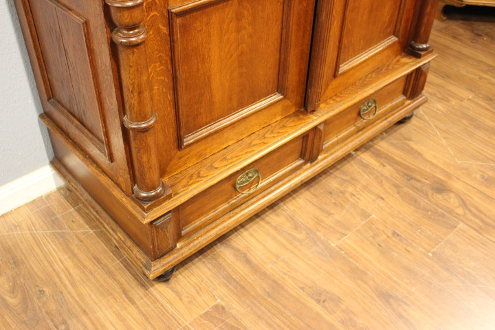  antiker Eichenschrank mit Schubladen und Regalen, Gründerzeit. (Art.-Nr. 04908)