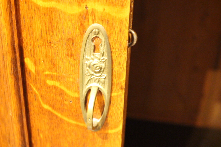  antiker Eichenschrank mit Schubladen und Regalen, Gründerzeit. (Art.-Nr. 04908)