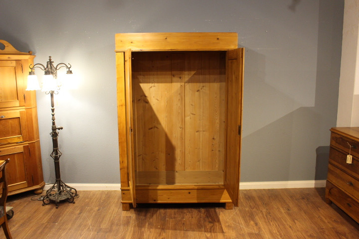  Antiker Kleiderschrank, art déco, zweitürig (Art.-Nr. 05103)