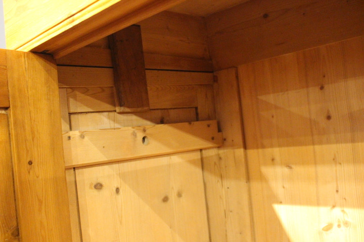  Antiker Kleiderschrank, art déco, zweitürig (Art.-Nr. 05103)