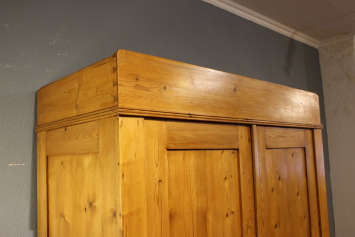  Antiker Kleiderschrank, art déco, zweitürig (Art.-Nr. 05103)