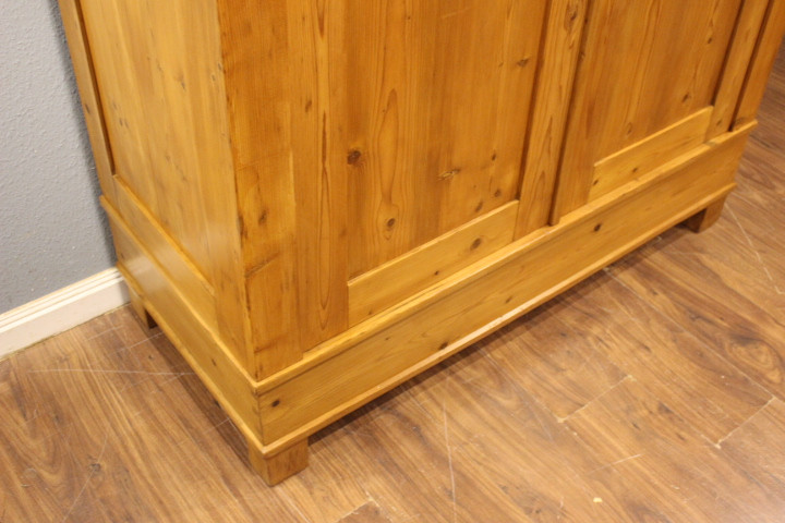  Antiker Kleiderschrank, art déco, zweitürig (Art.-Nr. 05103)