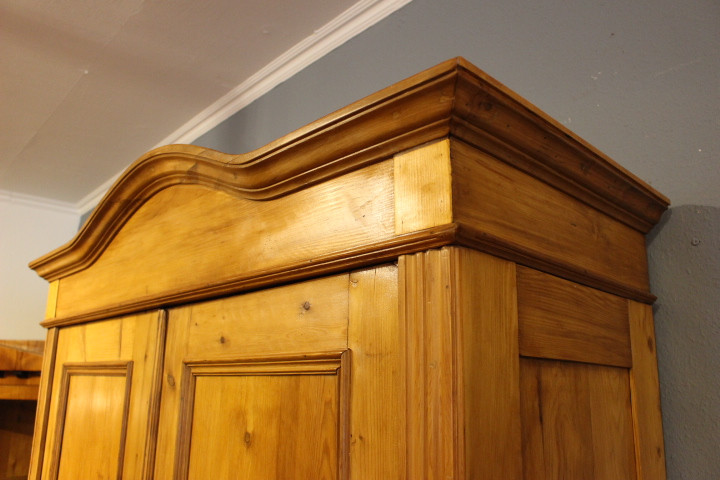  antiker Kleiderschrank, Jugendstil, zweitürig mit Rundbogen (Art.-Nr. 03805)