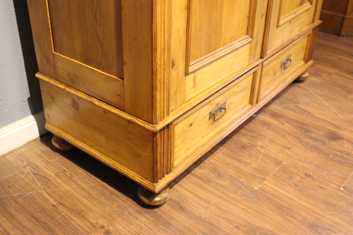  antiker Kleiderschrank, Jugendstil, zweitürig mit Rundbogen (Art.-Nr. 03805)