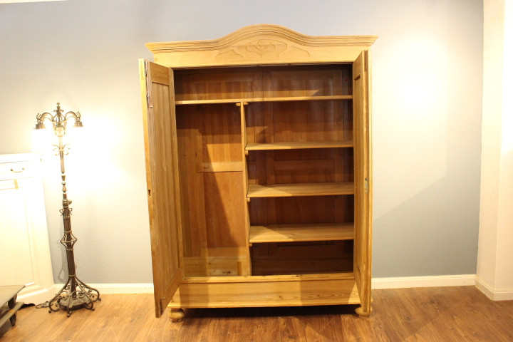  Antiker Kleiderschrank, Jugendstil, zweitürig mit Rundbogen (Art.-Nr. 04747)