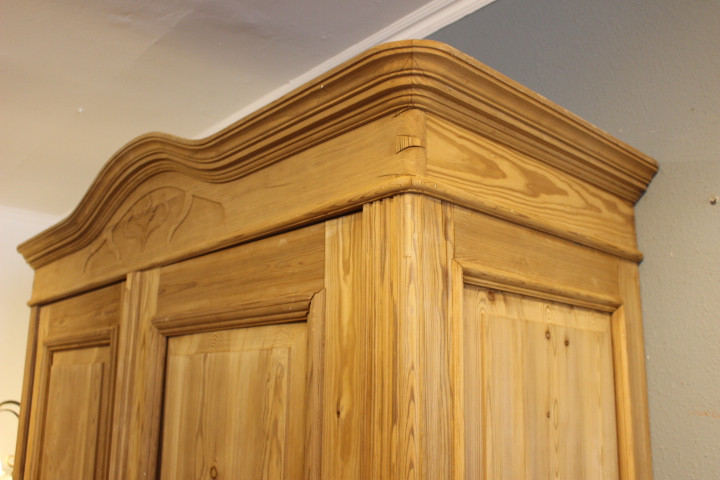  Antiker Kleiderschrank, Jugendstil, zweitürig mit Rundbogen (Art.-Nr. 04747)