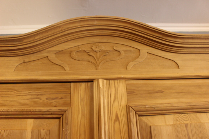  Antiker Kleiderschrank, Jugendstil, zweitürig mit Rundbogen (Art.-Nr. 04747)