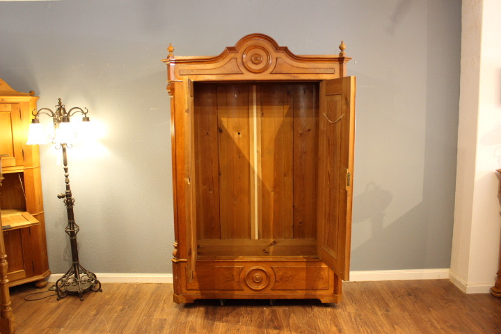  antiker Kleiderschrank, Louis Philippe, zweitürig. (Art.-Nr. 04941)