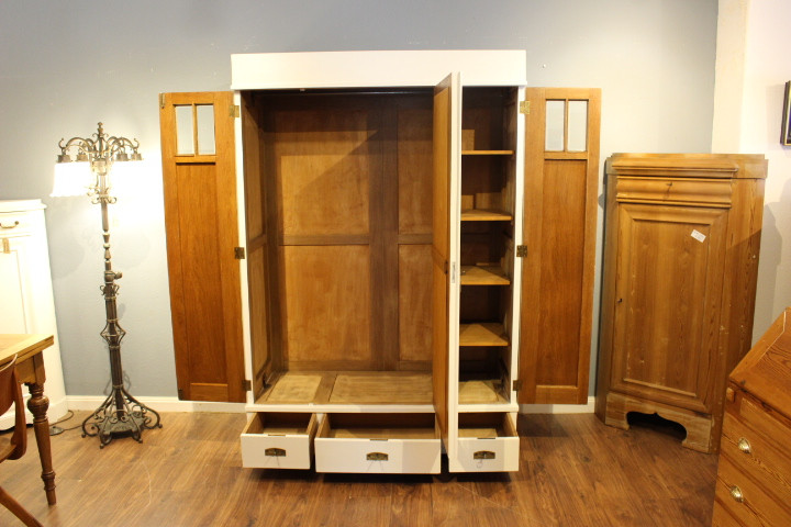  antiker Kleiderschrank dreitürig, weiß gestrichen, Art déco (Art.-Nr. 04742)