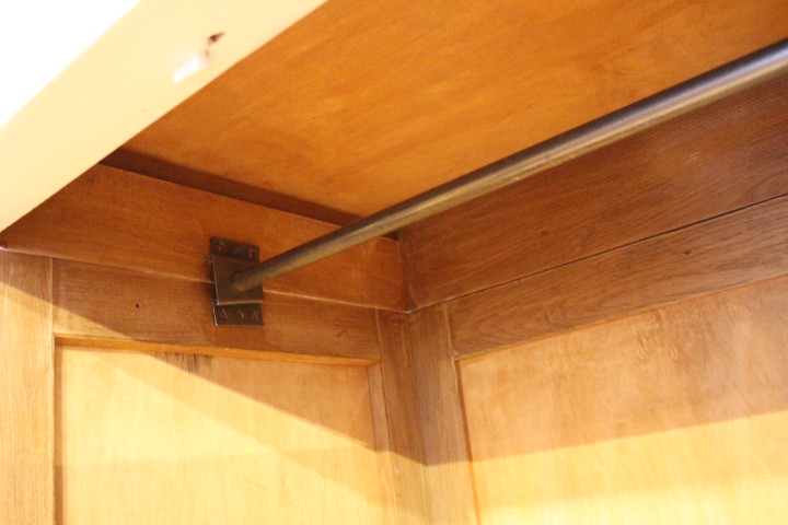  antiker Kleiderschrank dreitürig, weiß gestrichen, Art déco (Art.-Nr. 04742)
