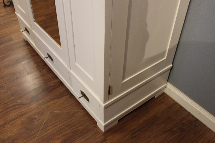  antiker Kleiderschrank dreitürig, weiß gestrichen, Art déco (Art.-Nr. 04742)