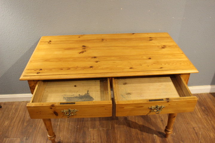  Antiker kleiner Schreibtisch Kiefer (Art.-Nr. 05177)