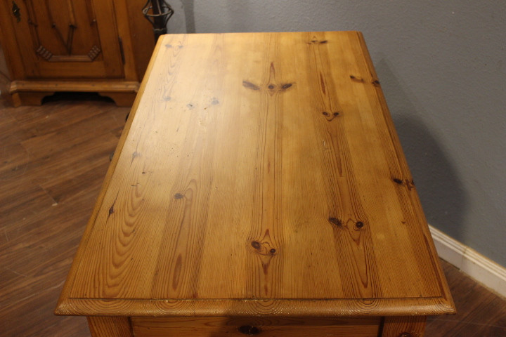  Antiker kleiner Schreibtisch Kiefer (Art.-Nr. 05177)