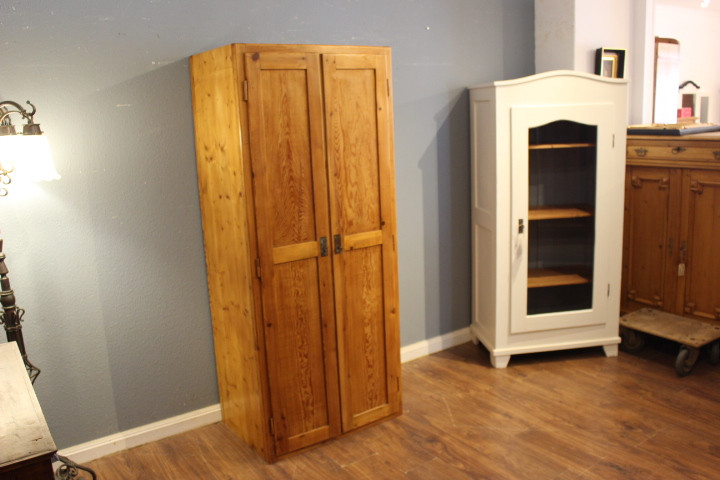  antiker Wäscheschrank, Bauhaus (Art.-Nr. 05171)