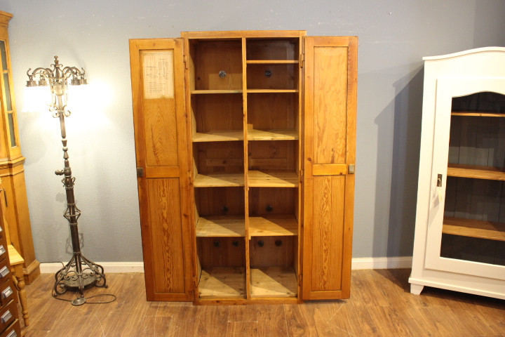  antiker Wäscheschrank, Bauhaus (Art.-Nr. 05171)