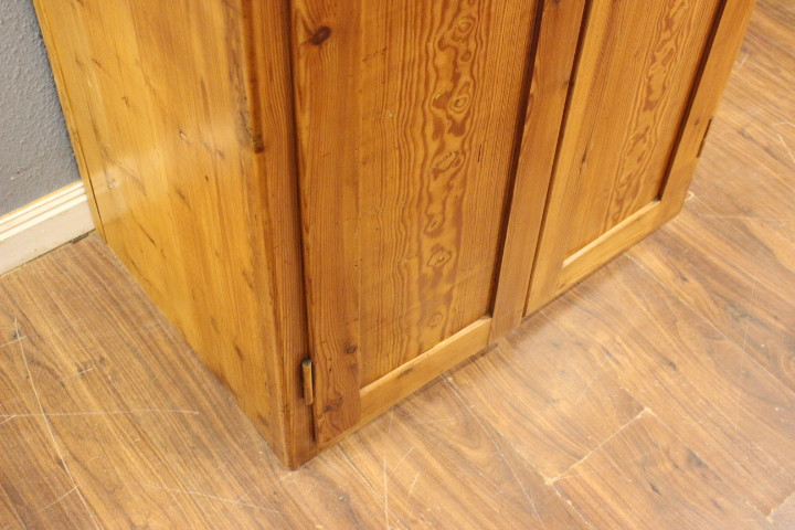  antiker Wäscheschrank, Bauhaus (Art.-Nr. 05171)