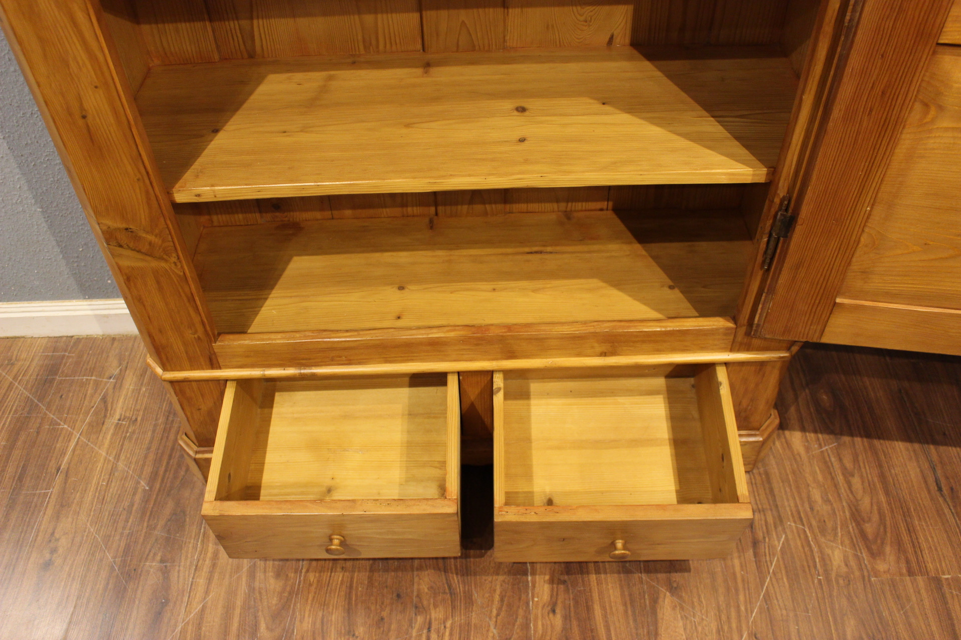  Biedermeiervitrine, Bücherschrank, Geschirrschrank (Art.-Nr. 05126)