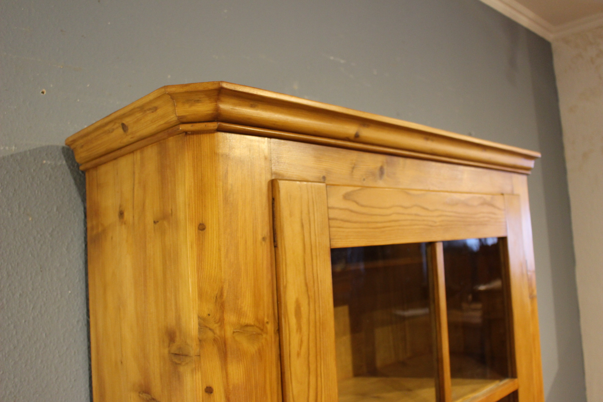  Biedermeiervitrine, Bücherschrank, Geschirrschrank (Art.-Nr. 05126)