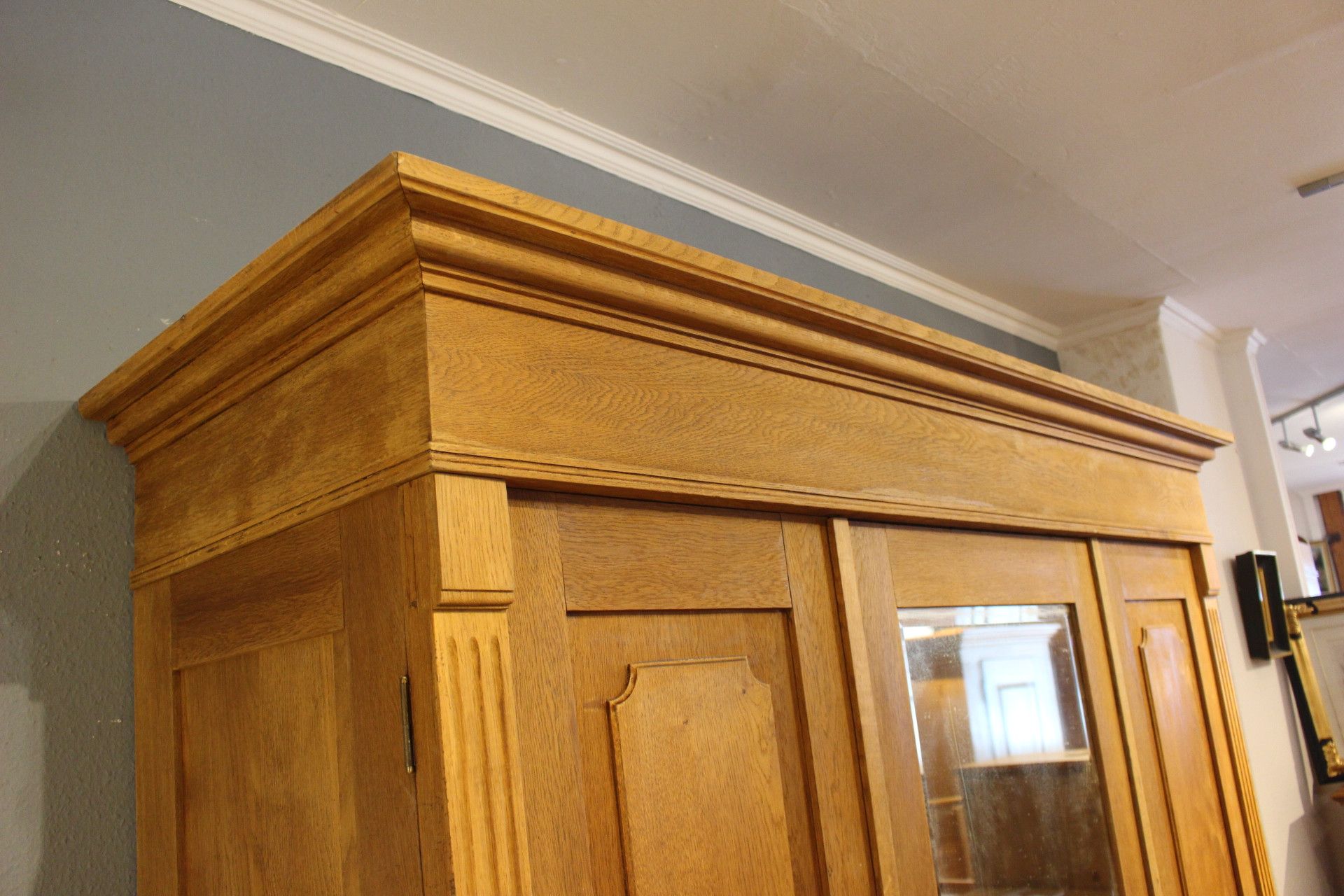  Kleiderschrank, dreitürig, Eiche massiv (Art.-Nr. 05091)