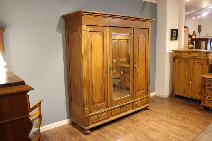  Kleiderschrank, dreitürig, Gründerzeit (Art.-Nr.: 05091)