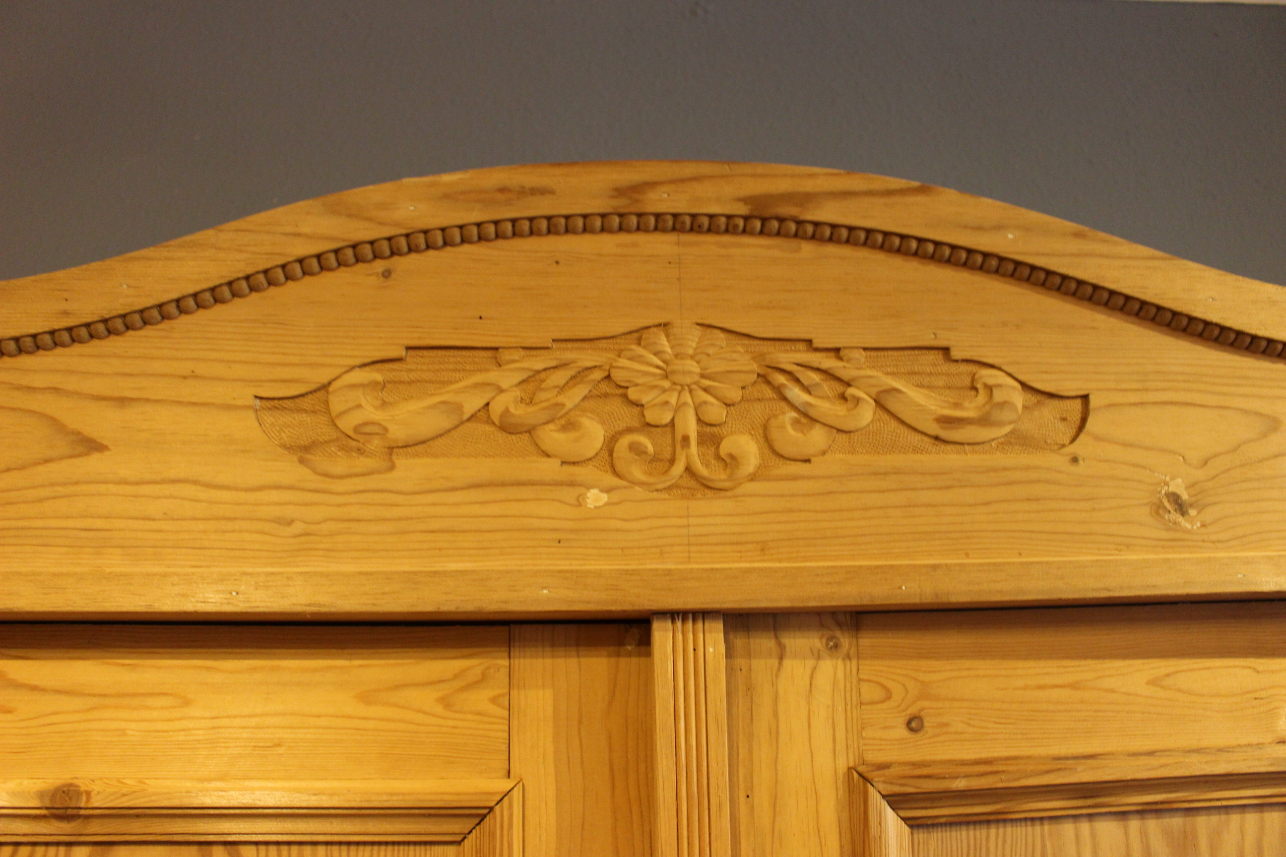  Kleiderschrank, Wäscheschrank, Kiefer, Jugendstil, zweitürig (Art.-Nr. 03718)