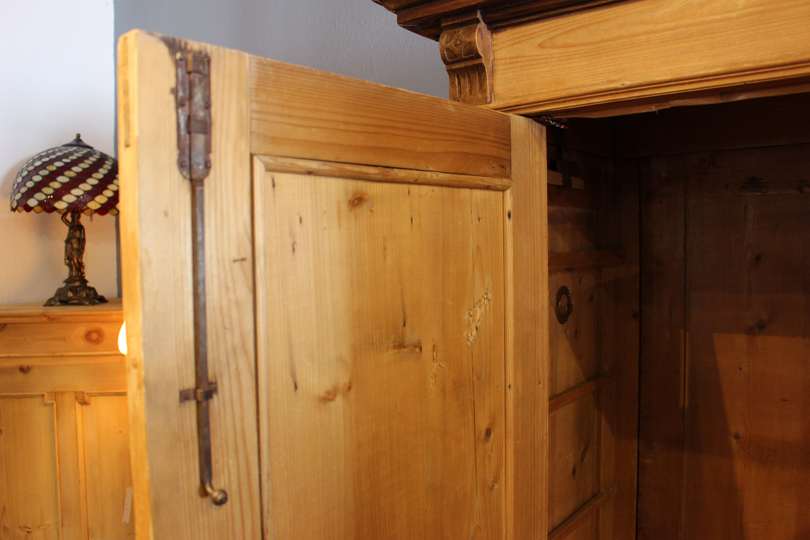  Kleiderschrank, Wäscheschrank, Kiefer, Jugendstil, zweitürig (Art.-Nr. 03736)