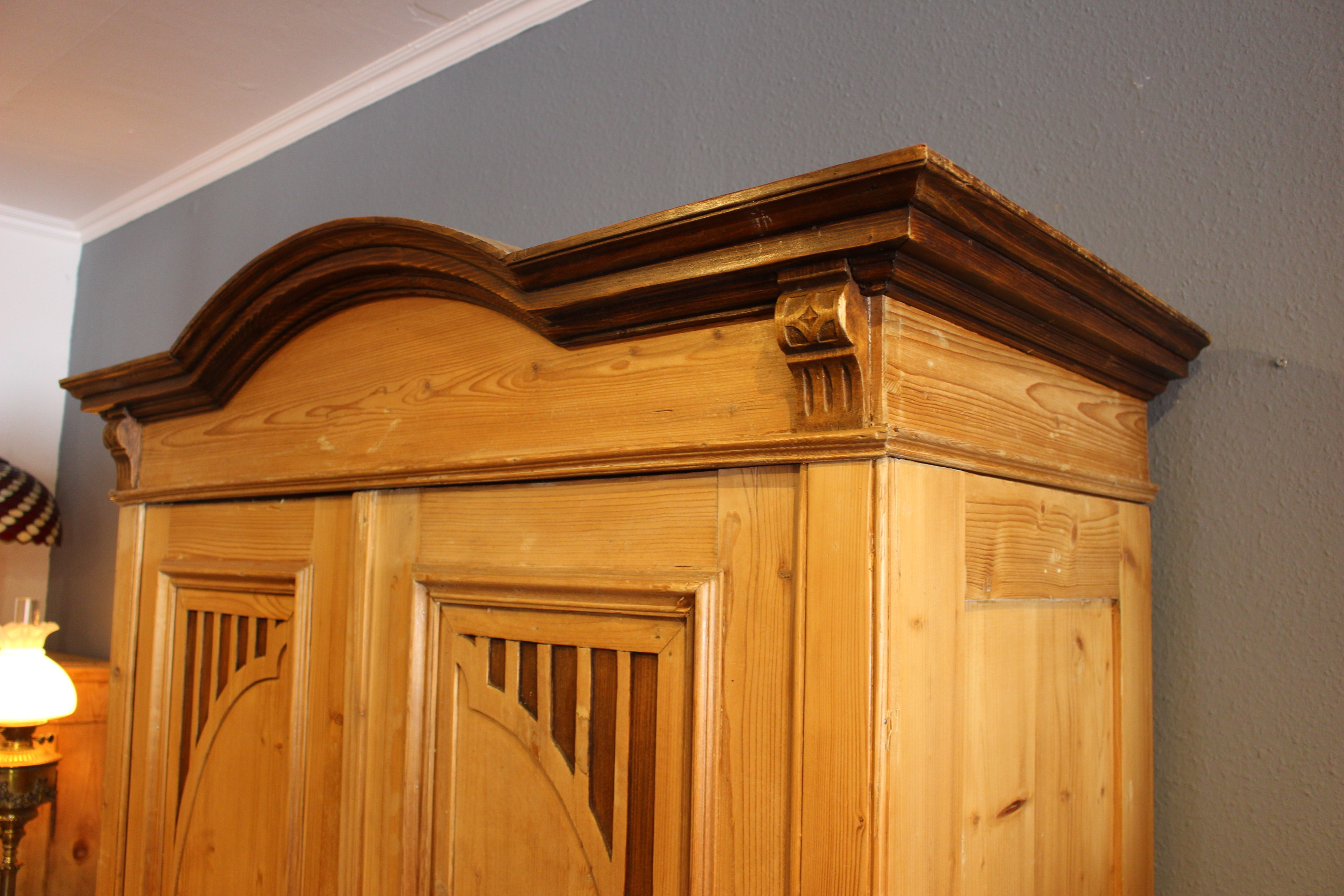  Kleiderschrank, Wäscheschrank, Kiefer, Jugendstil, zweitürig (Art.-Nr. 03736)