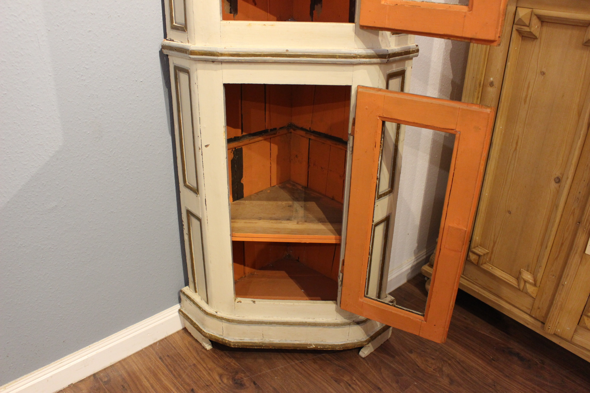  Schwedischer  Eckschrank um 1800, Gustavian (Art.-Nr. 04760)