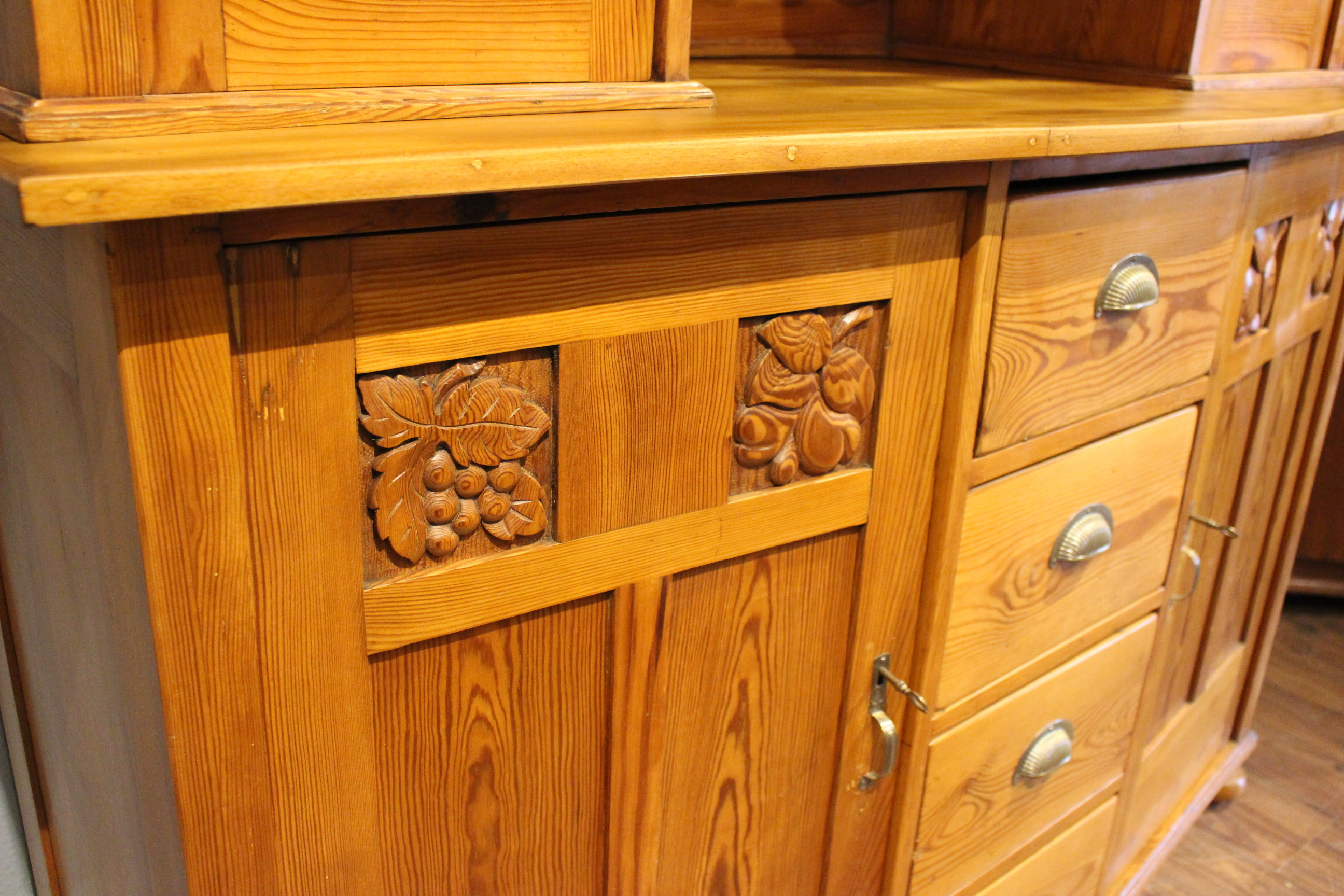  Schöner antiker Küchenschrank, Buffet im Jugendstil (Art.-Nr. 03762)