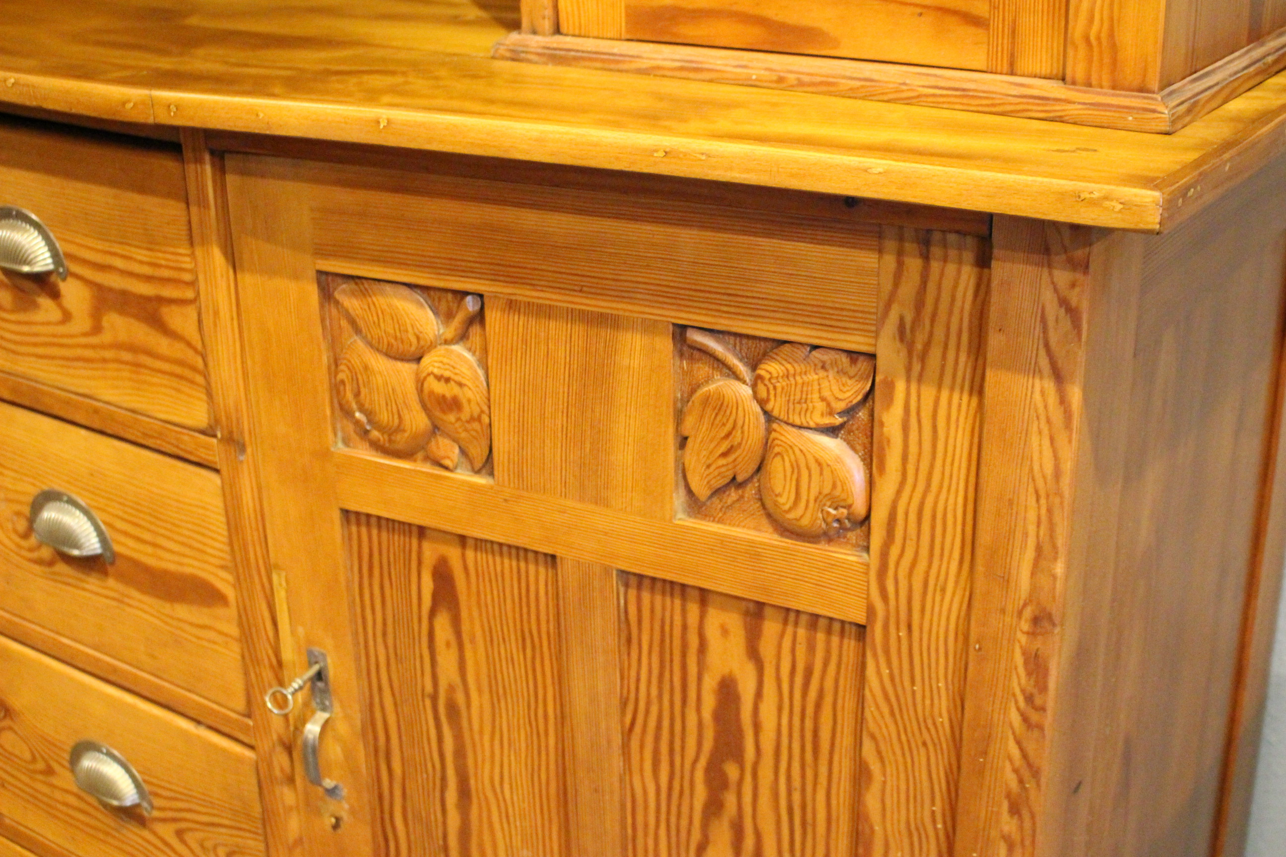  Schöner antiker Küchenschrank, Buffet im Jugendstil (Art.-Nr. 03762)