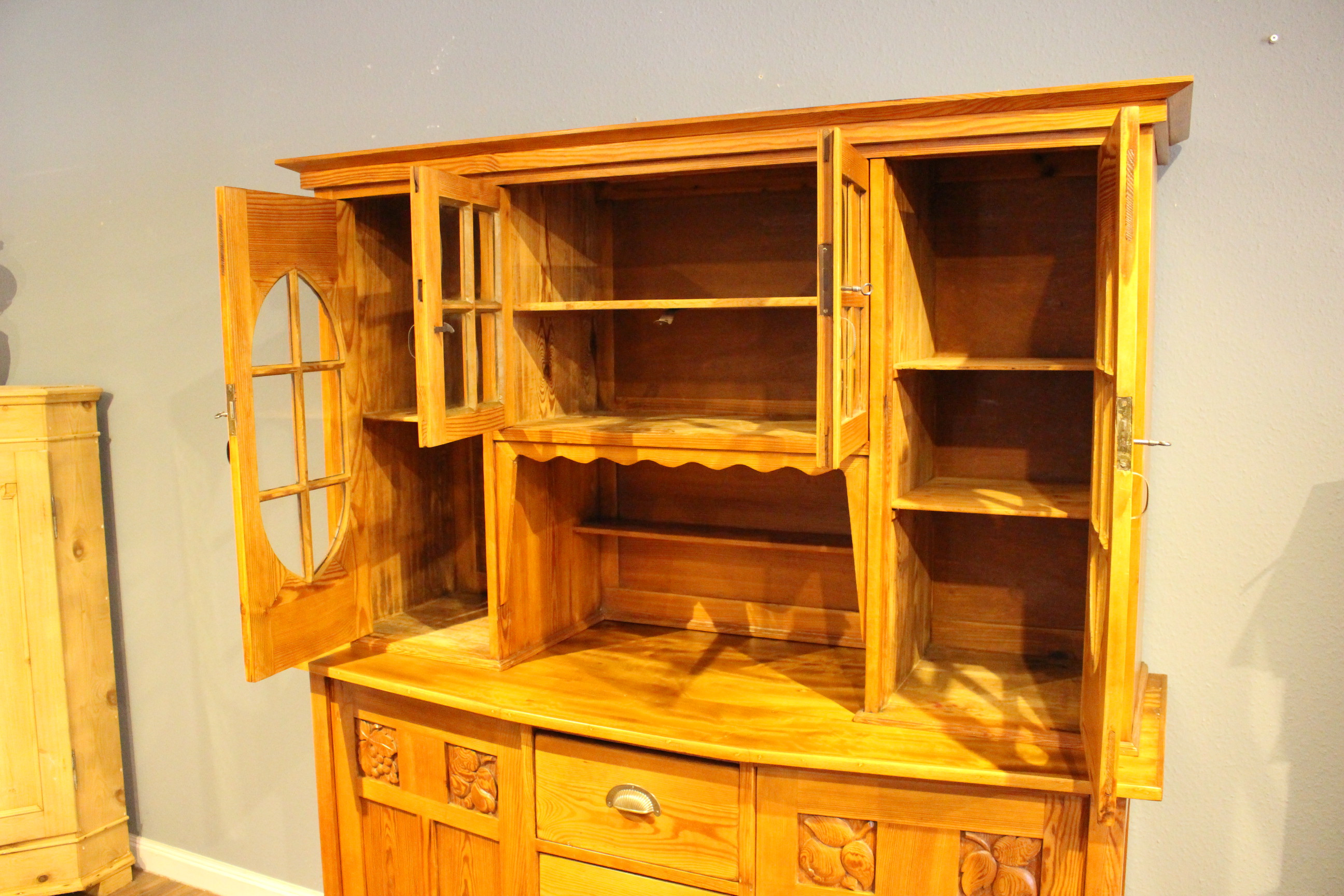  Schöner antiker Küchenschrank, Buffet im Jugendstil (Art.-Nr. 03762)