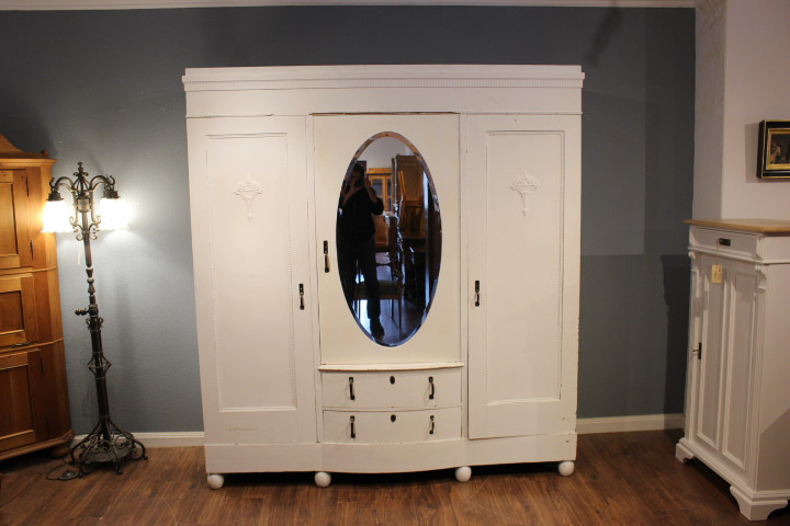 Schränke Drei Viertürig