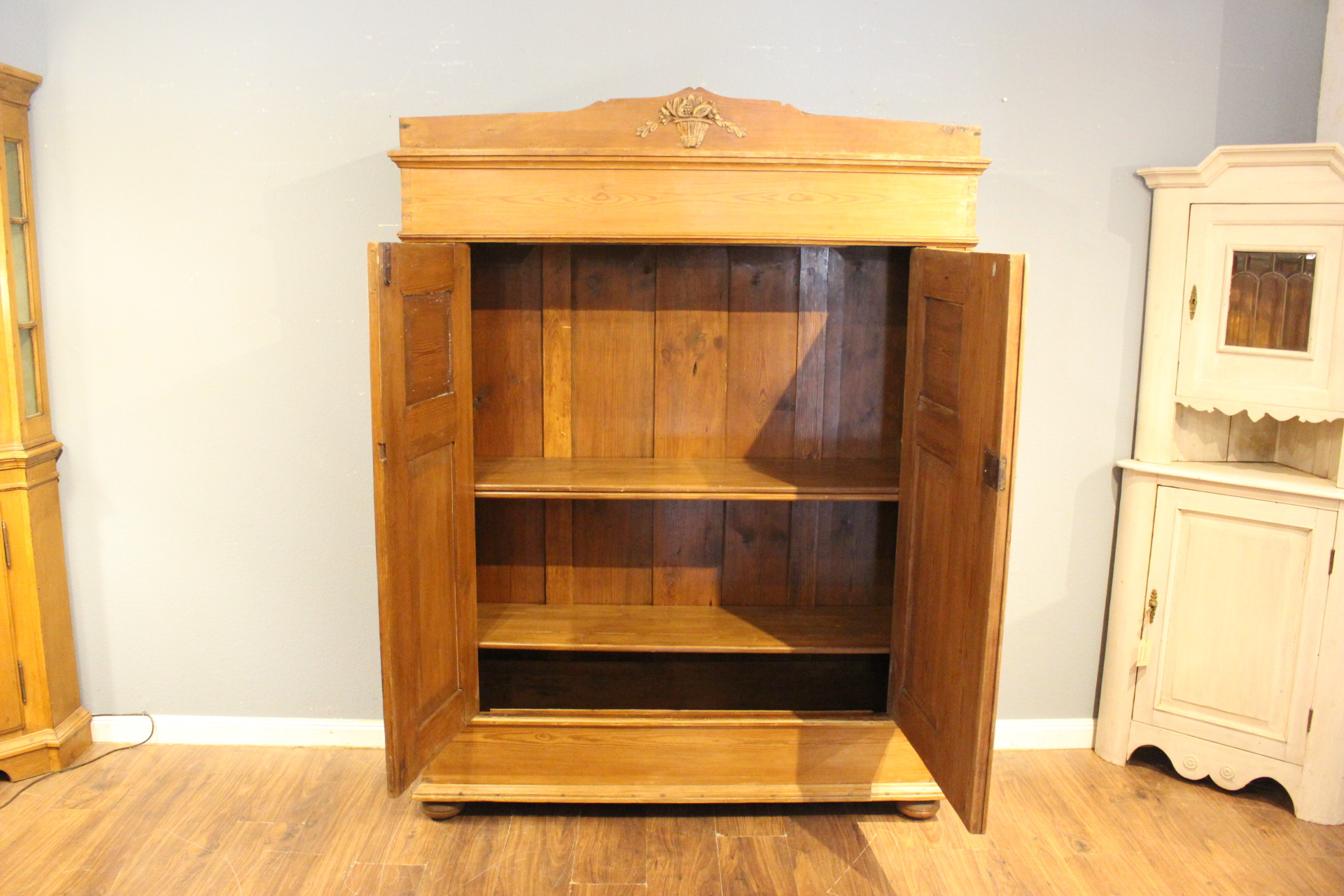  Wäscheschrank Jugendstil, zweitürig  (Art.-Nr. 05228)