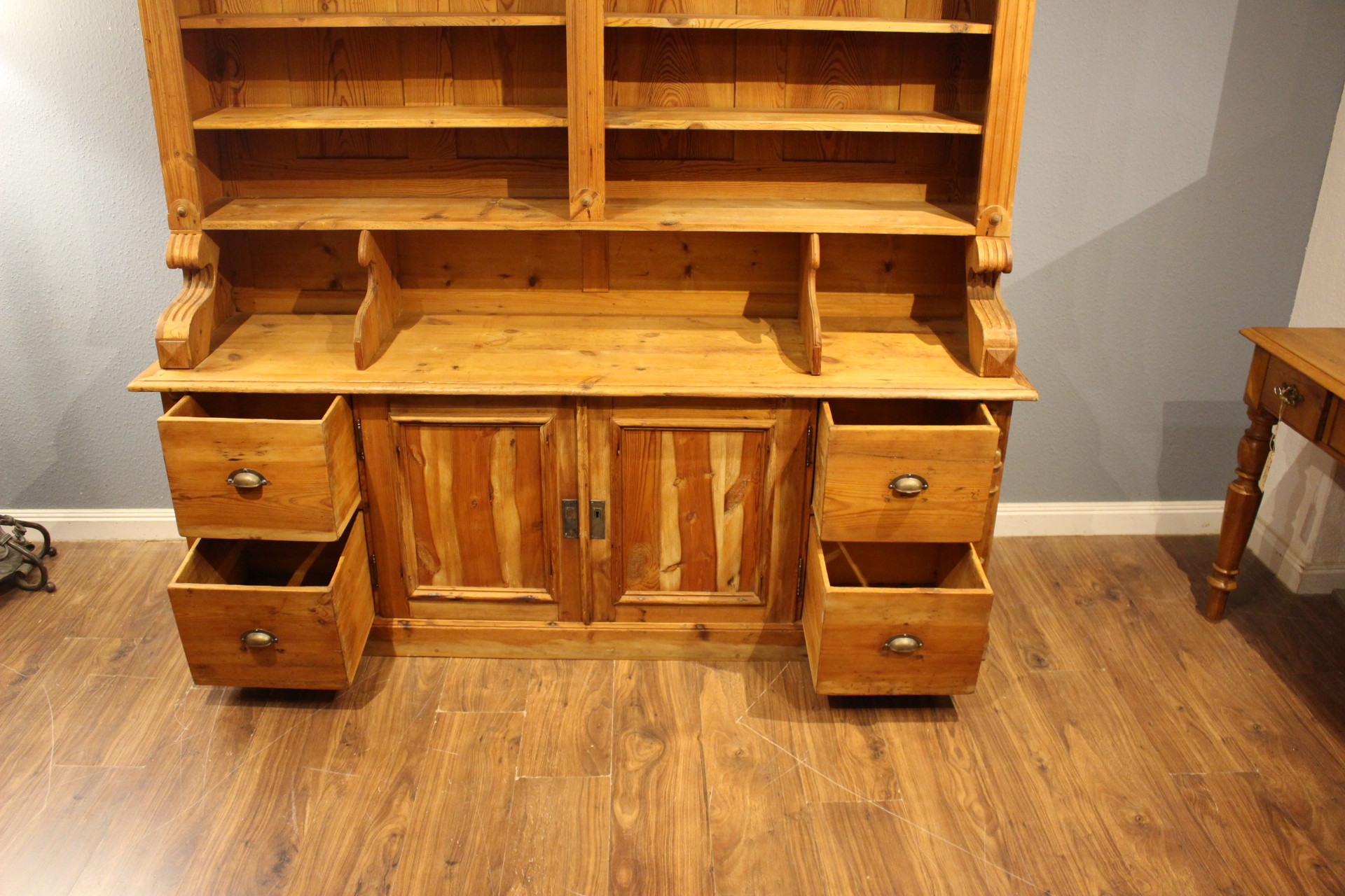 Alte Tresenrückenwand, Ladeneinrichtung, schönes Bücherregal (Art.-Nr. 05132)