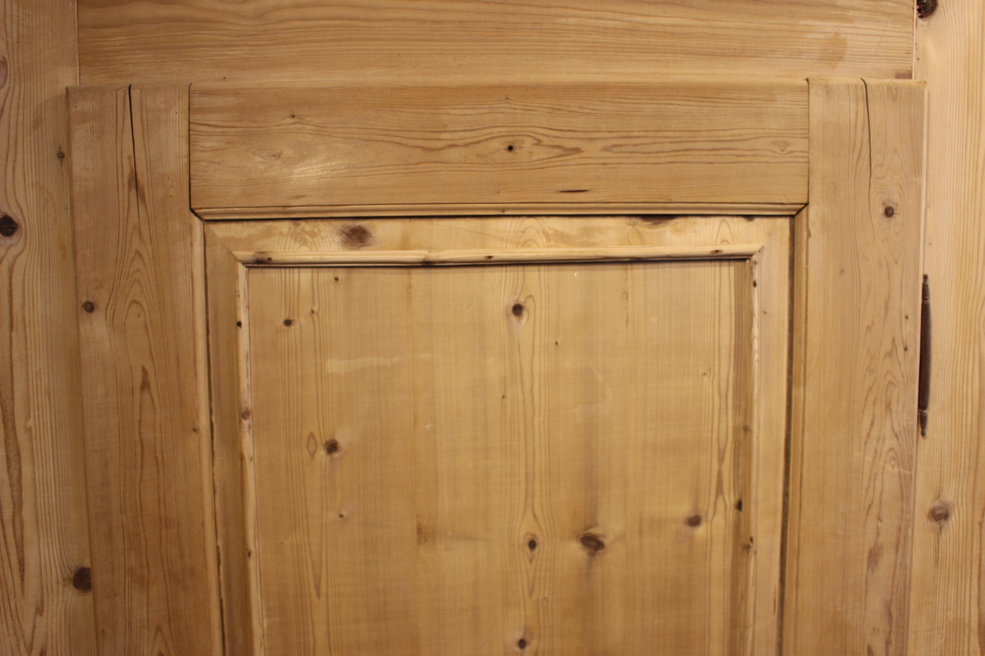Alter Bauernschrank, Wäscheschrank in Kiefer antik, eintürig (Art.-Nr. 04512)