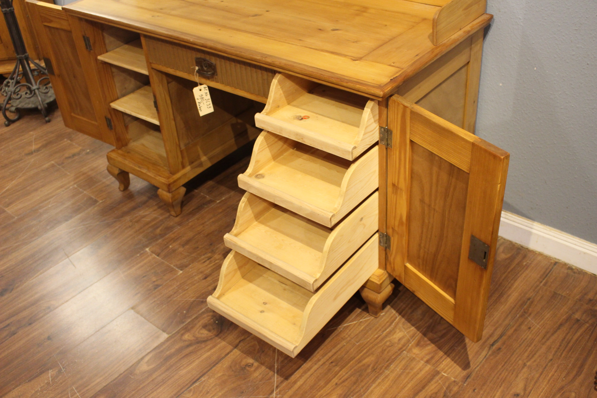 Alter Büroschreibtisch Kiefer (Art.-Nr. 03633)