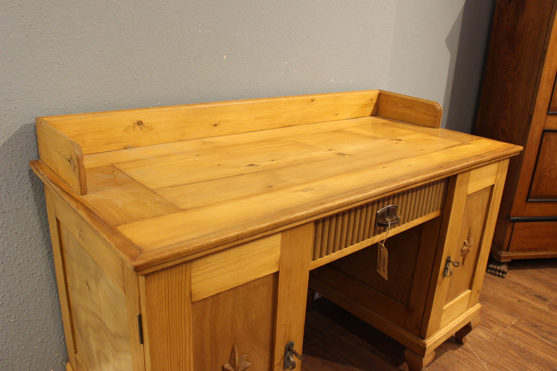 Alter Büroschreibtisch Kiefer (Art.-Nr. 03633)