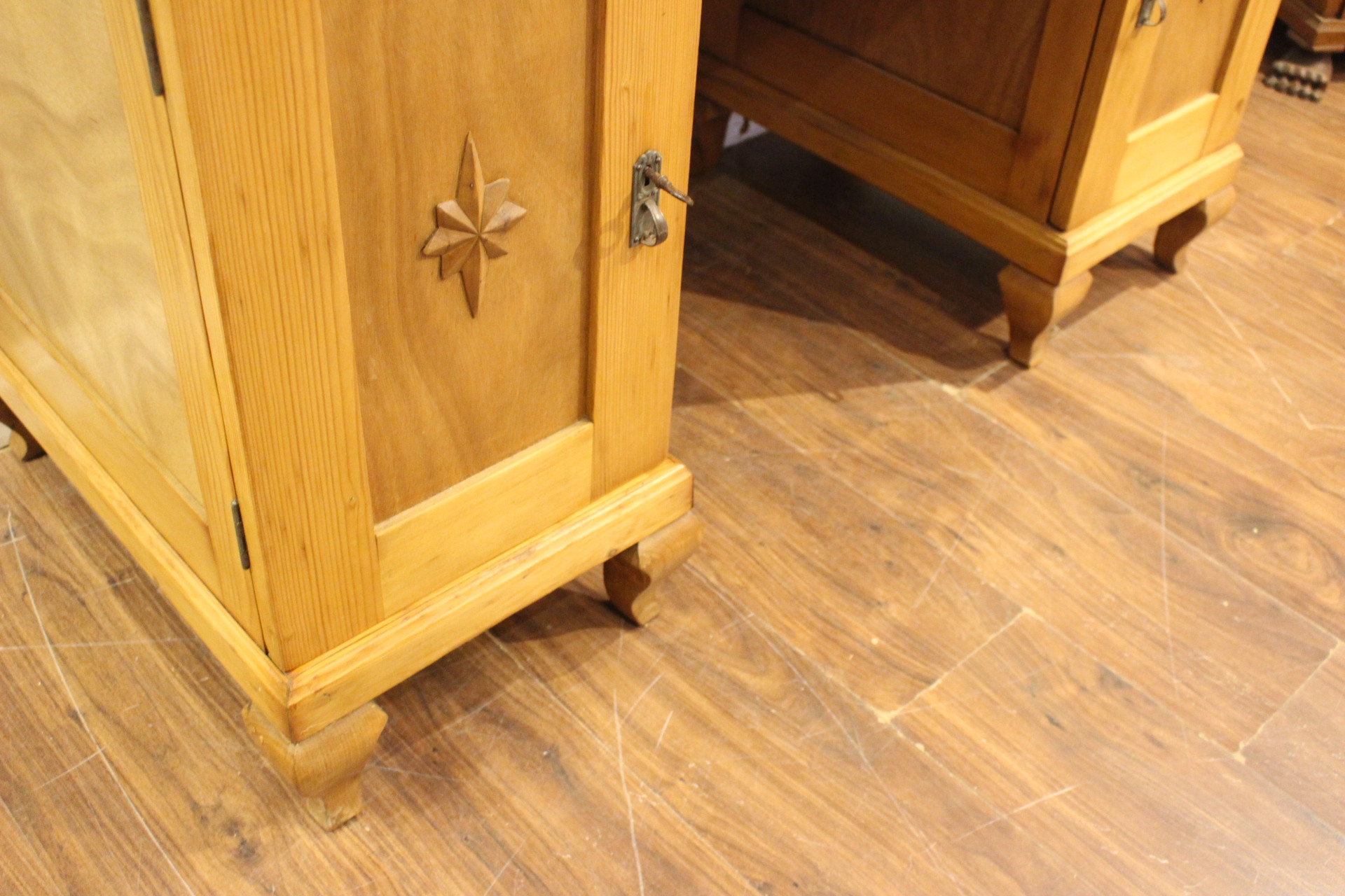 Alter Büroschreibtisch Kiefer (Art.-Nr. 03633)